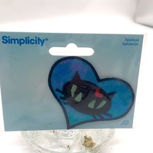 Simplicity Embroidered Iron-on/Sew-on Appliqué Black Green Eyed Cat in a Heart